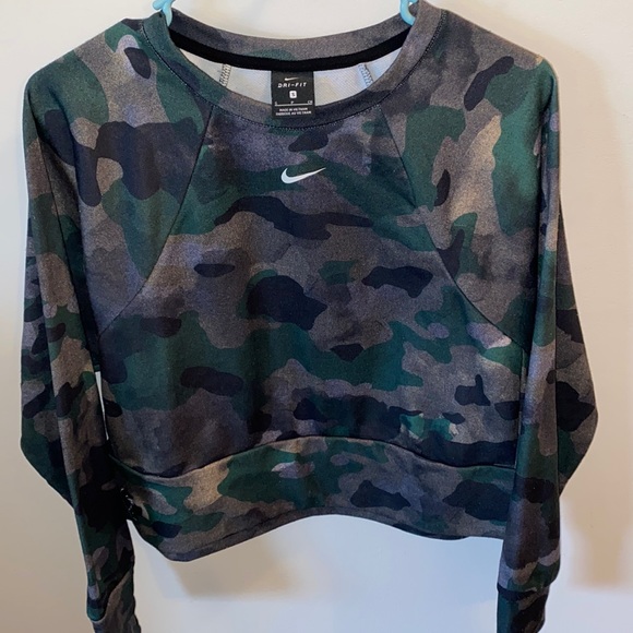 Nike Sweaters - Nike Gatorade Camouflage Crop Sweater